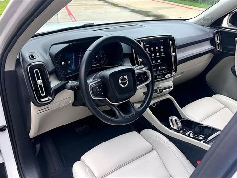 Certified 2026 Volvo XC40 B5 Plus AWD/4WD image 17