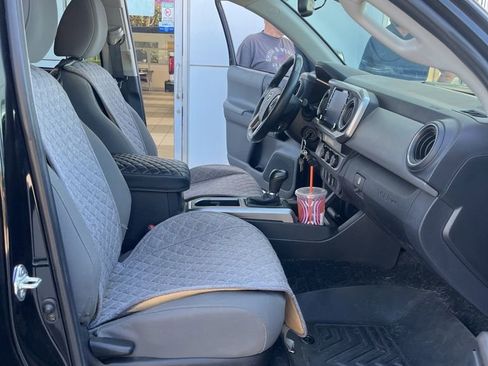 Used 2022 Toyota Tacoma SR5 w/ Technology Package image 21