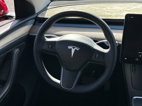 Used 2023 Tesla Model Y AWD image 17