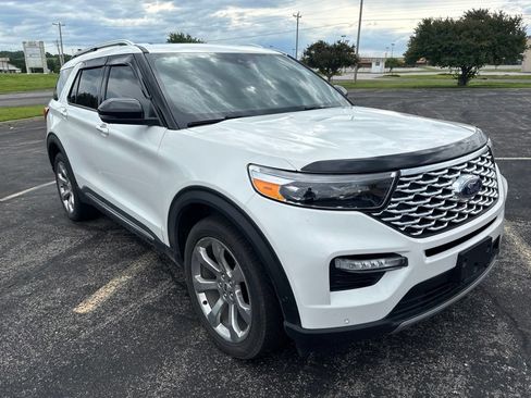 Used 2020 Ford Explorer Platinum w/ Premium Technology Package AWD/4WD image 3