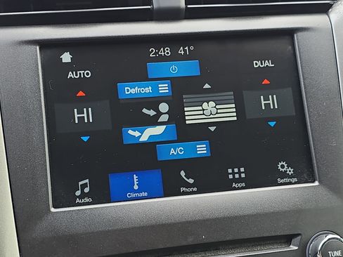 Used 2017 Ford Fusion SE w/ Fusion SE Technology Package image 21