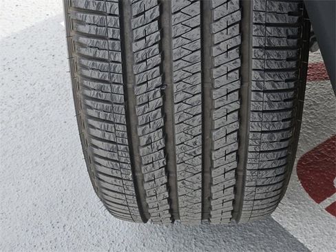 Used 2024 Jeep Grand Cherokee Altitude image 11