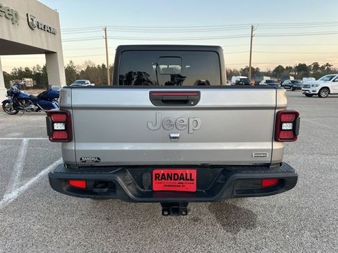 Used 2020 Jeep Gladiator Overland image 6