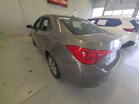 Used 2017 Toyota Corolla XLE image 5