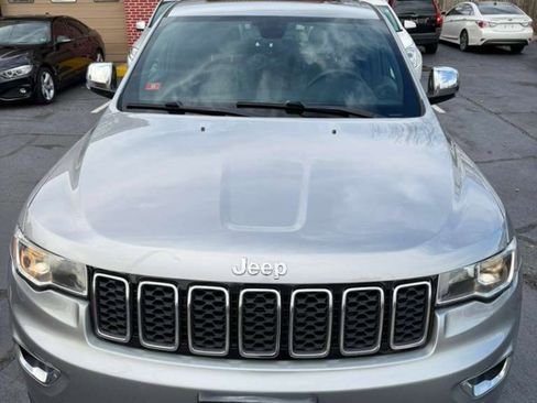 Used 2017 Jeep Grand Cherokee Limited image 9