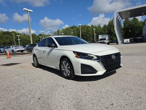 Certified 2025 Nissan Altima 2.5 S FWD image 2