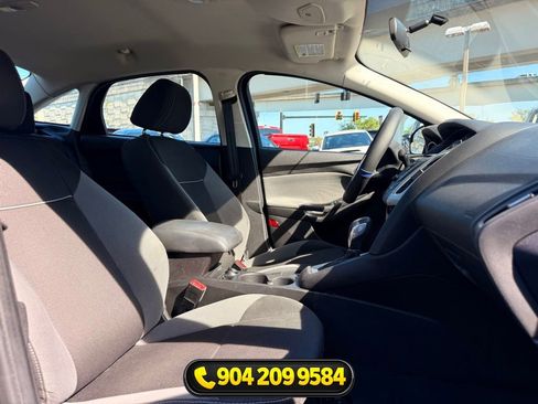 Used 2014 Ford Focus SE FWD image 21