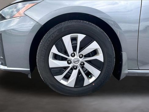 Used 2024 Nissan Altima 2.5 S FWD image 30