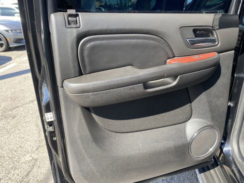 Used 2013 Cadillac Escalade ESV Luxury image 15