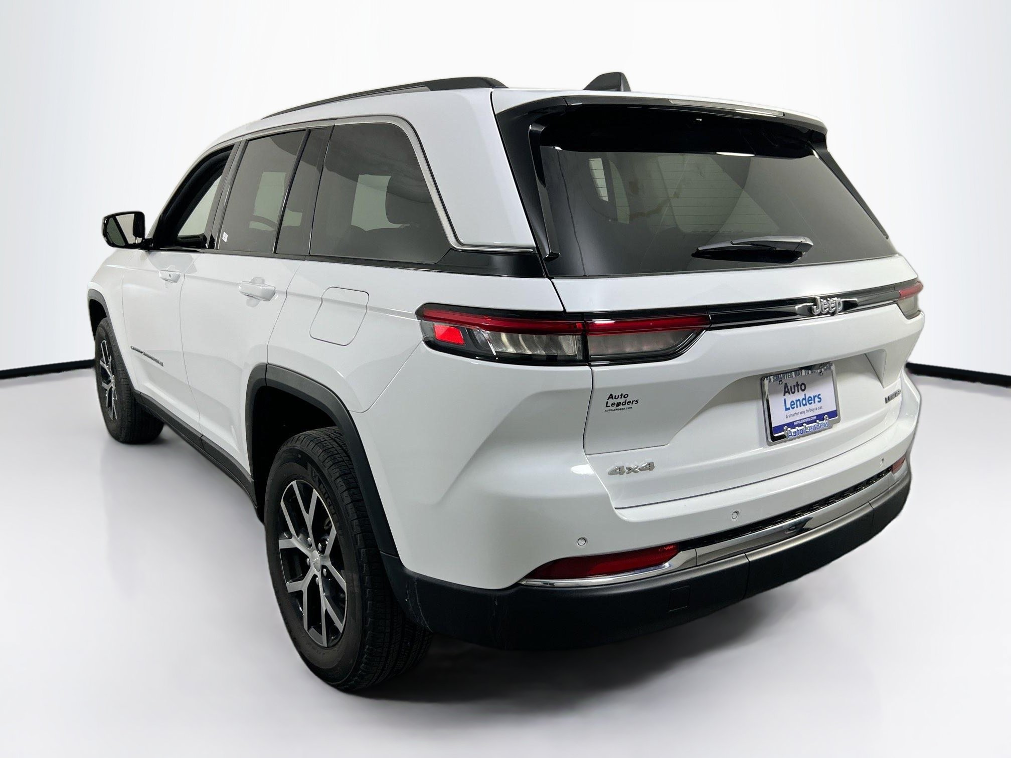 Used 2023 Jeep Grand Cherokee Limited AWD/4WD image 7
