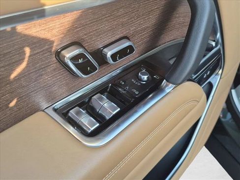 Used 2024 Land Rover Range Rover SE AWD/4WD image 9