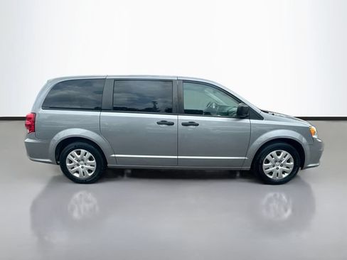Used 2019 Dodge Grand Caravan SE FWD image 5