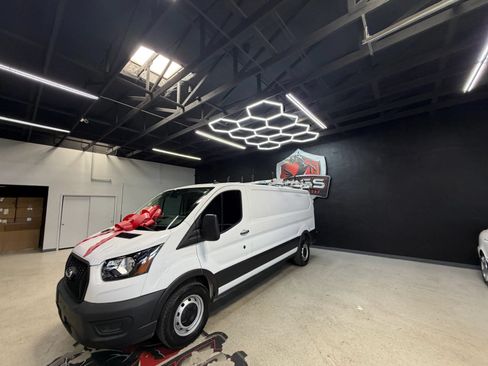Used 2024 Ford Transit 250 Low Roof w/ Fleet Fuel Economy Package RWD image 2