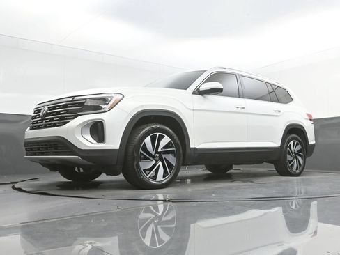 Used 2024 Volkswagen Atlas SEL AWD/4WD image 46