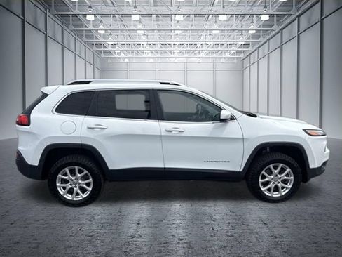 Used 2016 Jeep Cherokee Latitude w/ Cold Weather Group AWD/4WD image 6