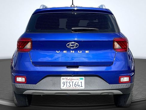 Used 2023 Hyundai Venue Limited FWD image 4