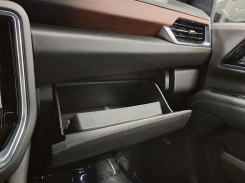 Used 2025 GMC Yukon XL Denali AWD/4WD image 30