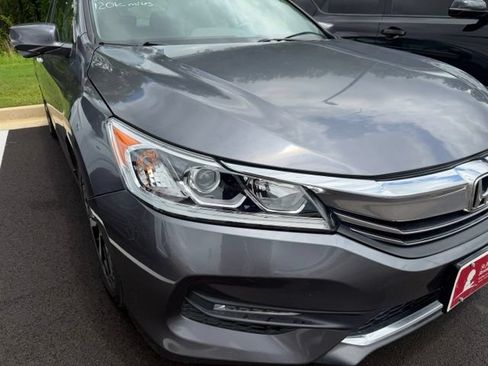 Used 2016 Honda Accord EX image 4