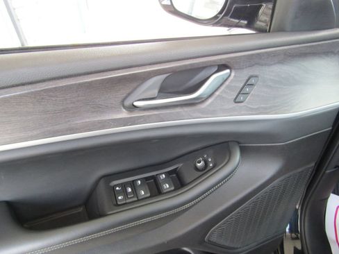 Used 2024 Jeep Grand Cherokee L Limited w/ Luxury Tech Group II AWD/4WD image 28