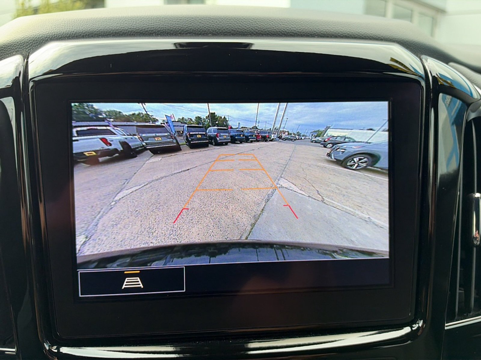 Used 2023 Chevrolet Traverse LT FWD image 39