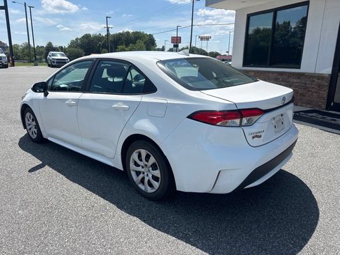 Used 2021 Toyota Corolla LE FWD image 6