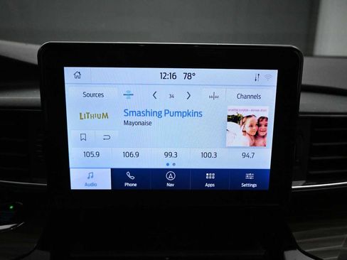 Used 2021 Ford Explorer Limited w/ Equipment Group 301A AWD/4WD image 16