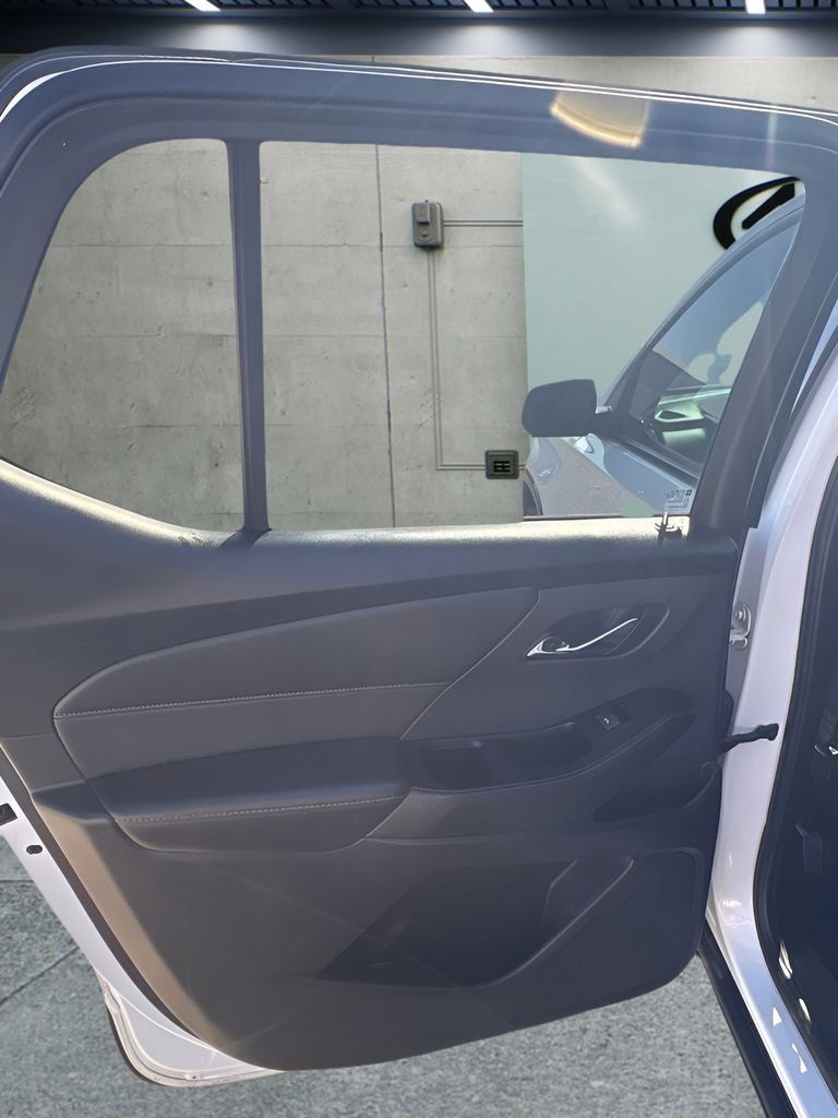 Used 2018 Chevrolet Traverse Premier w/ Redline Edition FWD image 13