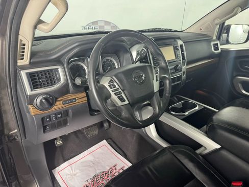Used 2017 Nissan Titan SL image 10