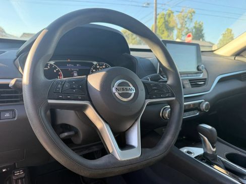 Used 2019 Nissan Altima 2.5 S FWD image 11