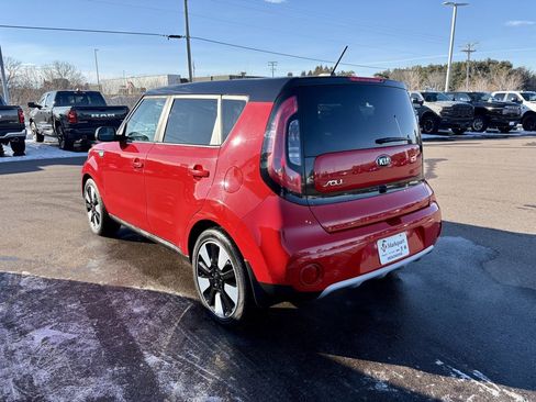 Used 2019 Kia Soul + image 3