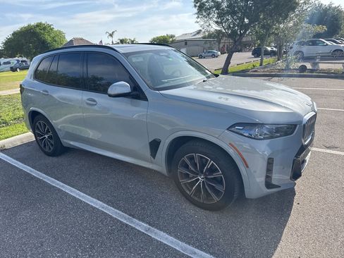 Used 2024 BMW X5 sDrive40i w/ M Sport Package image 3