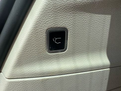 Used 2024 Chrysler Pacifica Touring-L FWD image 14
