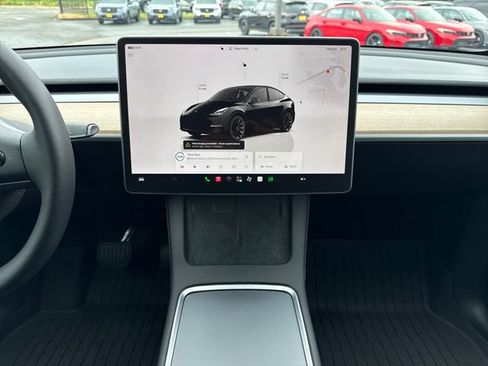 Used 2024 Tesla Model Y Long Range AWD/4WD image 25
