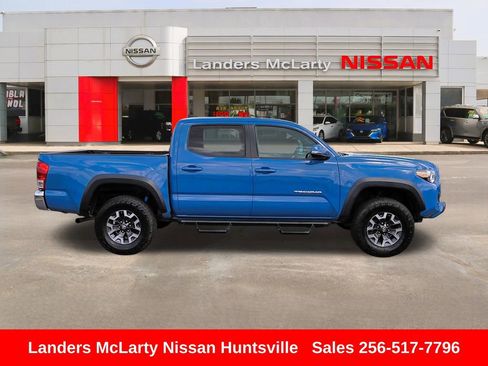 Used 2019 Toyota Tacoma TRD Off-Road image 2