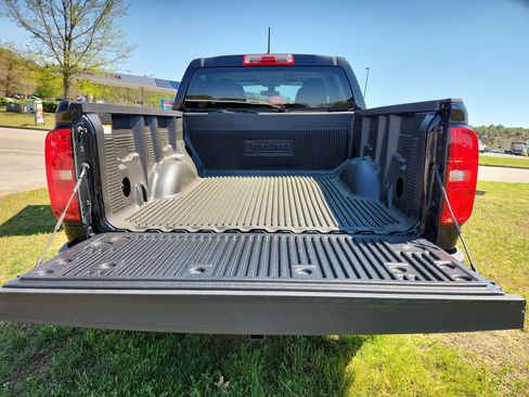 Used 2020 Chevrolet Colorado W/T w/ WT Convenience Package AWD/4WD image 38