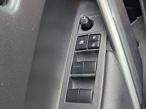 Used 2023 Toyota Corolla Cross LE AWD/4WD image 22