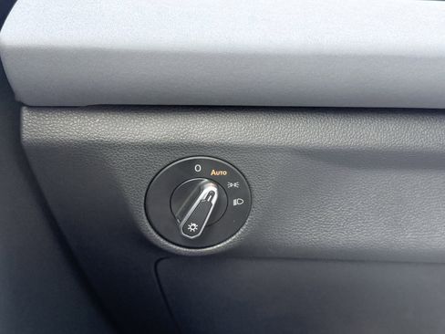 Used 2025 Volkswagen Jetta SE FWD image 55