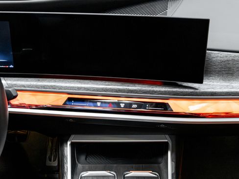 Used 2024 BMW 760i xDrive w/ Executive Package image 35