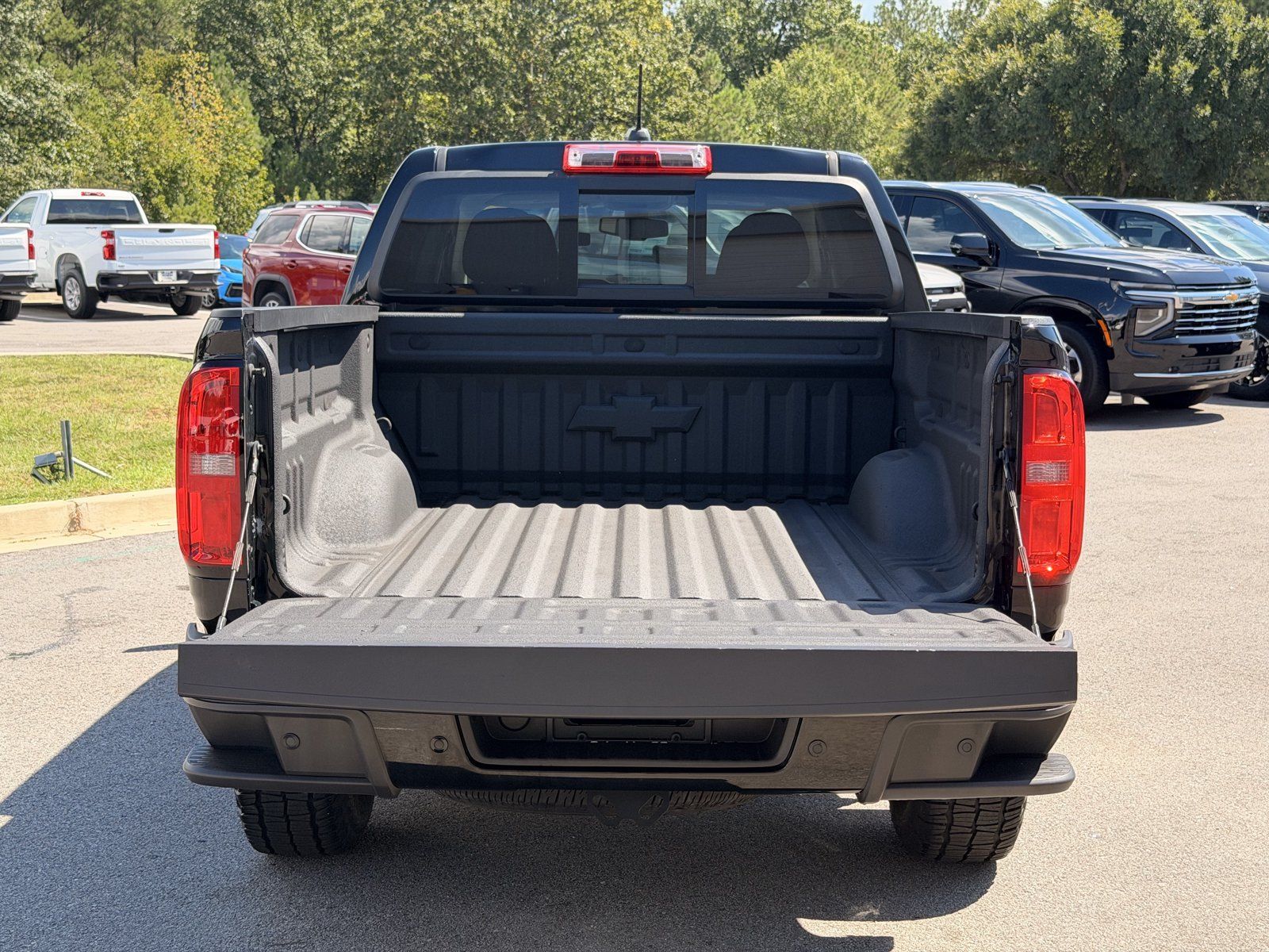 Used 2021 Chevrolet Colorado Z71 w/ Z71 Midnight Edition AWD/4WD image 31