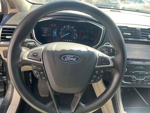 Used 2019 Ford Fusion SE FWD image 23