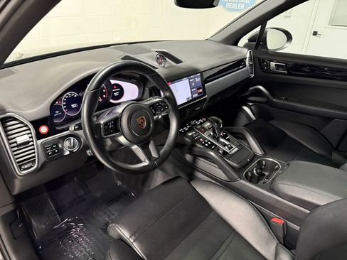 Used 2020 Porsche Cayenne AWD/4WD image 16