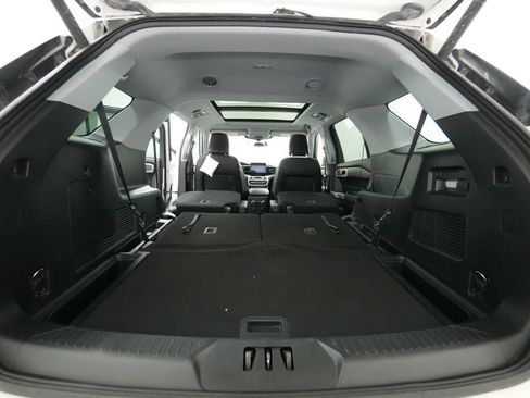 Used 2022 Ford Explorer XLT w/ Equipment Group 202A AWD/4WD image 31