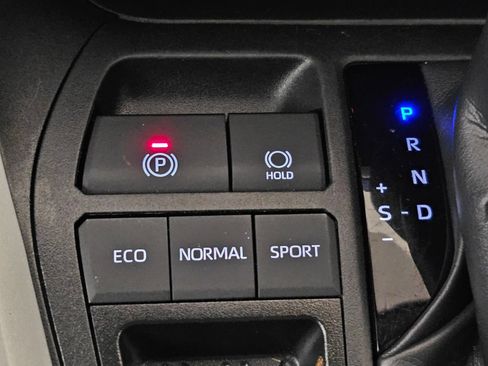 Used 2024 Toyota RAV4 XLE FWD image 15
