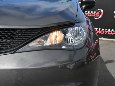 Used 2023 Chrysler Voyager LX image 11