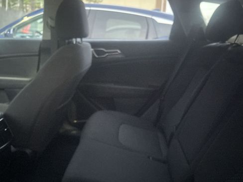 Used 2025 Kia Sportage LX image 9