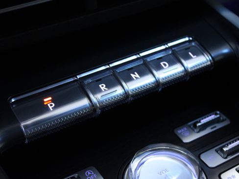 Used 2024 Lincoln Nautilus Reserve image 23