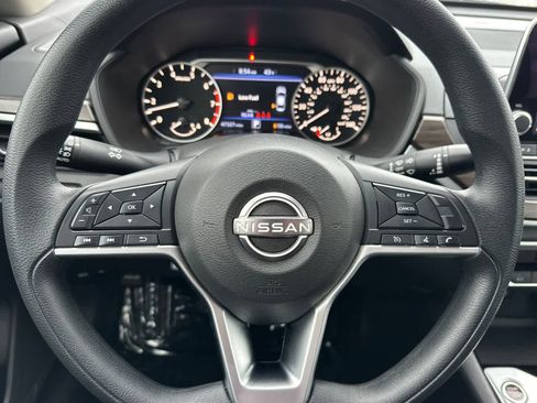 Used 2024 Nissan Altima 2.5 SV image 22