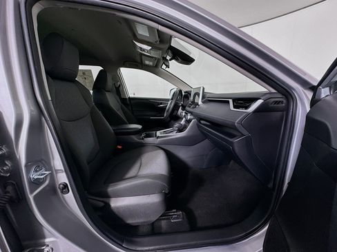 Used 2025 Toyota RAV4 XLE image 31
