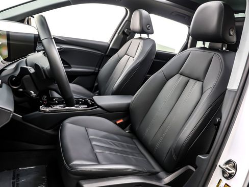 Used 2025 Audi Q6 e-tron Premium w/ Convenience Package image 18