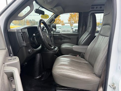 Used 2022 Chevrolet Express 2500 w/ Driver Convenience Package image 15